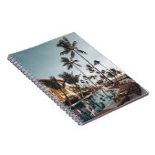 Liegestühle aus braunem Holz in der Nähe des Pools Notizblock (Rechte Seite)