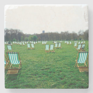 Liegestühle im Green Park, London ausgebreitet Steinuntersetzer