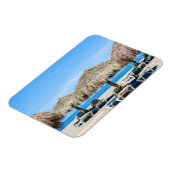 Liegestühle und Sonnenschirme aus Thatch am Strand Magnet (Linke Seite)