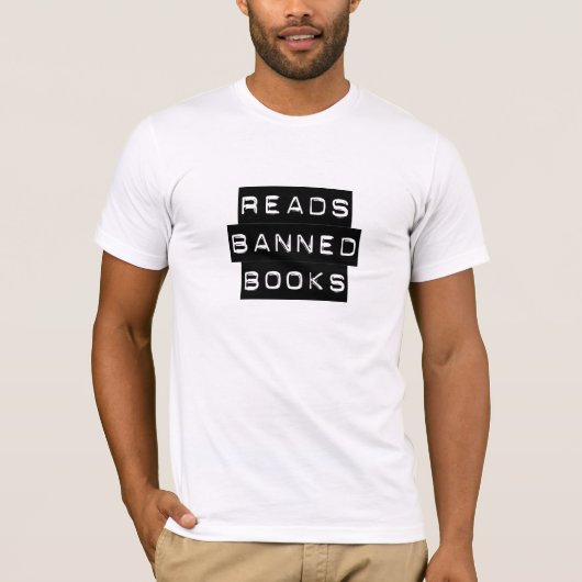 Liest verbotene Bücher T-Shirt (Vorderseite)