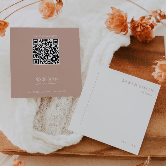 Life Coach Minimalistisch Blush White QR Code Quadratische Visitenkarte