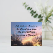 LIFE GEHT NICHT UM GEWARTET POSTKARTE (Stehend Vorderseite)