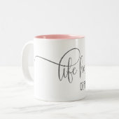Life Happens Coffee Helps Zweifarbige Tasse (Vorderseite Links)