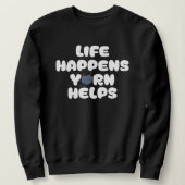 Life Happens Yarn Helps Funny Knitting Quote Sweatshirt (Design vorne)