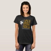 Life Is About Goals And Assists Futbol Soccer 20 T-Shirt (Vorne ganz)