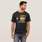 Life Is About Goals And Assists Futbol Soccer 21 T-Shirt (Vorne ganz)