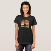 Life Is All About Balance Surfer Beach Sunset Sea  T-Shirt (Vorne ganz)