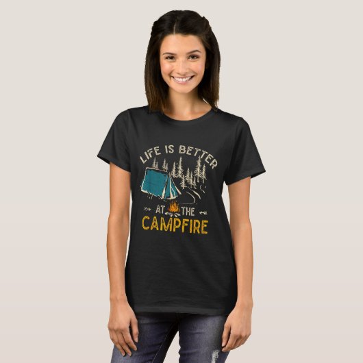 Life Is Better At The Campfire Funny Camper Camp C T-Shirt (Vorne ganz)