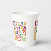 Life is better with a dog-groovy typography design pappbecher (Vorderseite)