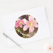 LIFE IST SCHÖNE, rosafarbene Lilienkleber Runder Aufkleber (Umschlag)