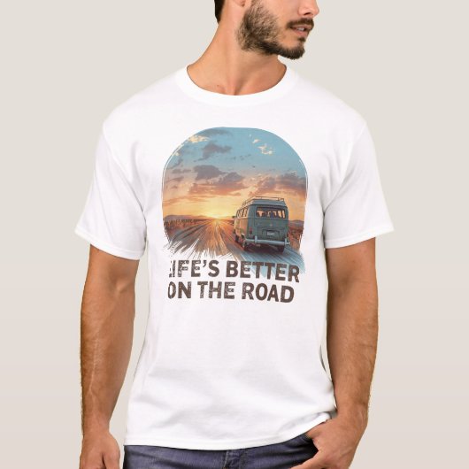 Life’s Better on the Road Travel Adventure T-Shirt (Vorderseite)