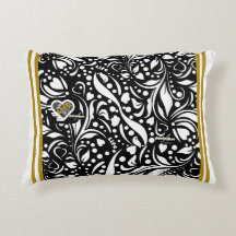 Life Zitat Black Accent Pillow - Adiela Akoo