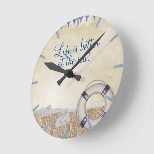 Lifesaver auf dem Sand Runde Wanduhr (Winkel)