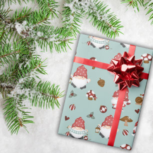 Ligh Green Nordic Christmas Gnomies Geschenkpapier