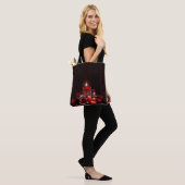 Light All-Over-Print Tote Bag, Mittel Tasche (Am Model)