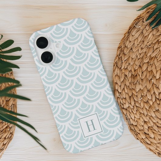 Light Aqua Fishscale Muster Monogram iPhone 16 Hülle