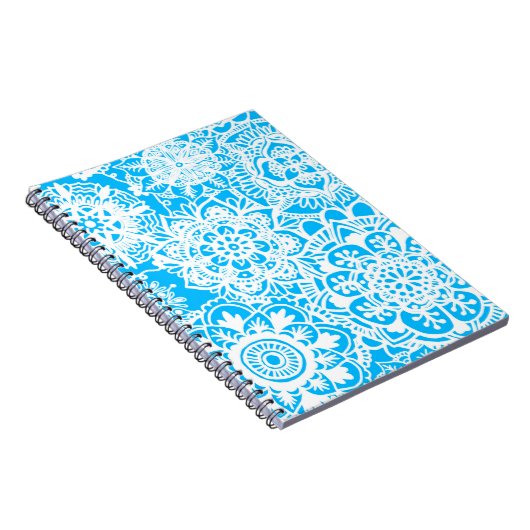 Light Blue and White Floral Mandala Pattern Notizblock (Rechte Seite)