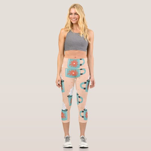 Light Blue Cup Nahtloses Muster. Capri Leggings (Vorderseite)