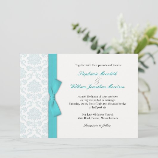 Light Blue Damask Turquoise Bow Wedding Einladung (Stehend Vorderseite)
