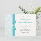 Light Blue Damask Turquoise Bow Wedding Einladung (Stehend Vorderseite)