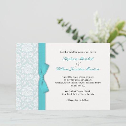 Light Blue Damask Turquoise Bow Wedding Einladung (Stehend Vorderseite)