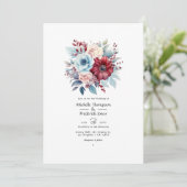Light Blue, Dusty Blue und Burgund Floral Wedding Einladung (Stehend Vorderseite)