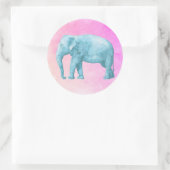 Light Blue Elephant on Dreamy Pink Watercolor Runder Aufkleber (Tasche)