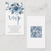 Light Blue Florals Script QR Code Wedding RSVP Begleitkarte (Vorne/Hinten)