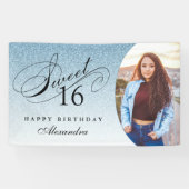 Light Blue Glitzer Sweet 16 Personalisiertes Foto Banner (Horizontal)