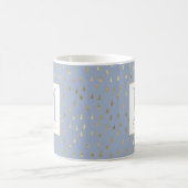 Light Blue Gold Raindrop Modernes Trendmonogramm Kaffeetasse (Mittel)