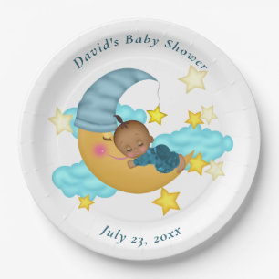 Light Blue Hat Baby auf einer Mondpapierplatte Pappteller