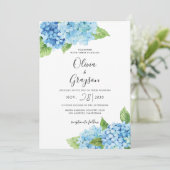 Light Blue Hydrangea Floral QR in einer Hochzeit Einladung (Stehend Vorderseite)