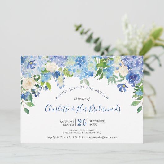 Light Blue Hydrangeas Greenery Bridesmaids Brunch Einladung (Stehend Vorderseite)
