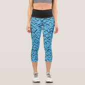 Light Blue Meander Pattern | Modernes Maze Capri Leggings (Vorderseite)