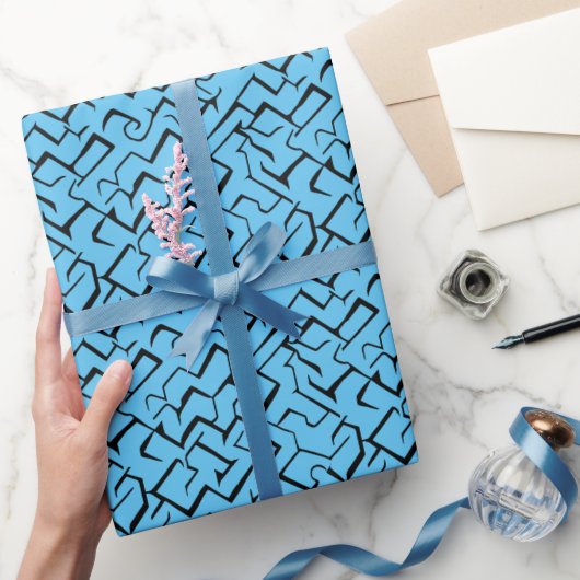 Light Blue Meander Pattern | Modernes Maze Geschenkpapier (Schenken)