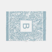 Light Blue Modern Botanical Pattern Monogram Fleecedecke (Vorderseite (Horizontal))
