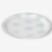 Light Blue Ombre Snowflake Holiday Pappteller (Schrägansicht)