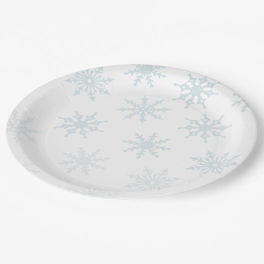 Light Blue Ombre Snowflake Holiday Pappteller (Schrägansicht)