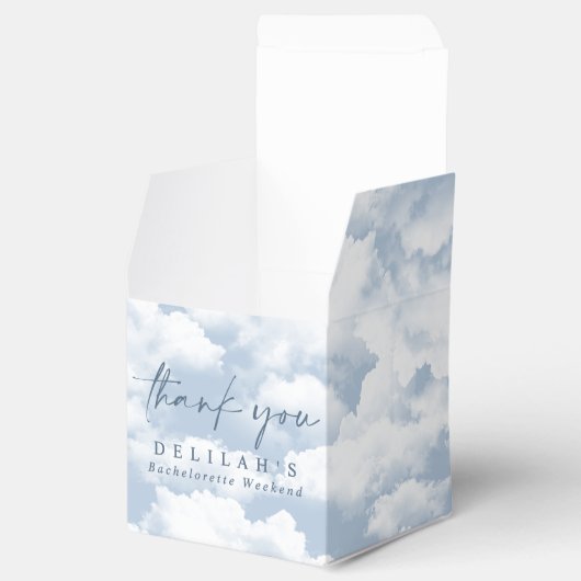 Light Blue "On Cloud Nine" Bachelorette Geschenkschachtel (Geöffnet)