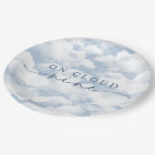 Light Blue "On Cloud Nine" Bachelorette Pappteller (Schrägansicht)