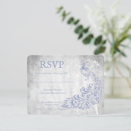 Light Blue Peacock Leaf Vine Wedding RSVP Card Karte (Stehend Vorderseite)