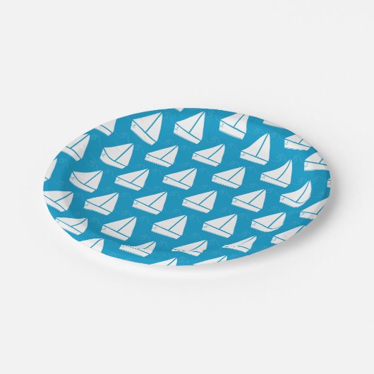 Light Blue Sailboat Pattern Pappteller (Schrägansicht)