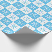 Light Blue Snowflake Checked Patchage Holiday Geschenkpapier (Ecke)