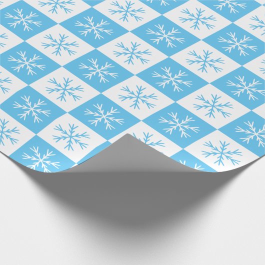 Light Blue Snowflake Checked Patchage Holiday Geschenkpapier (Ecke)