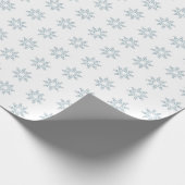 Light Blue Snowflakes Geschenkpapier (Ecke)