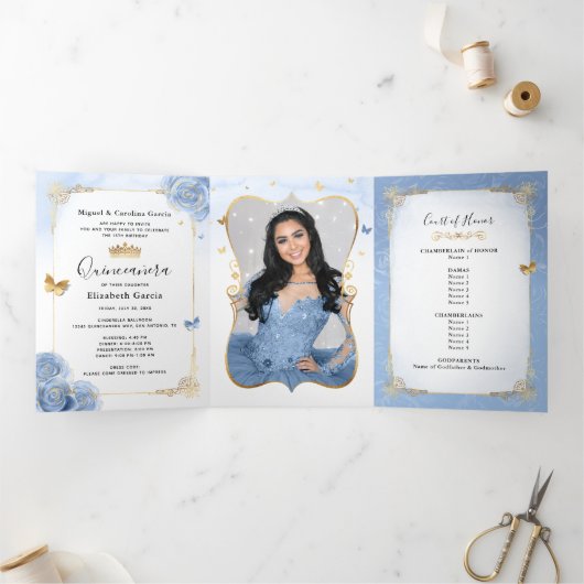 Light Blue und Gold Elegantes Spanisches Foto Quin Dreifach Gefaltete Einladung (Innenseite)