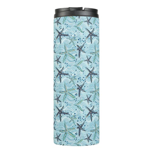 Light Blue und Gold Starfish auf Ozeanwellenmuster Thermosbecher (Rückseite)