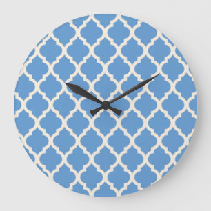 Light Blue und Off White Quatrefolie Große Wanduhr