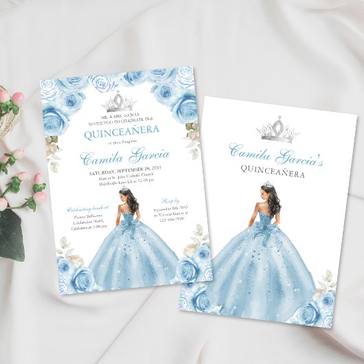 Light Blue und Silver Floral Princess Quinceañera Einladung