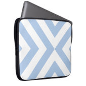 Light Blue und White Chevrons Laptopschutzhülle (Vorne Rechts)